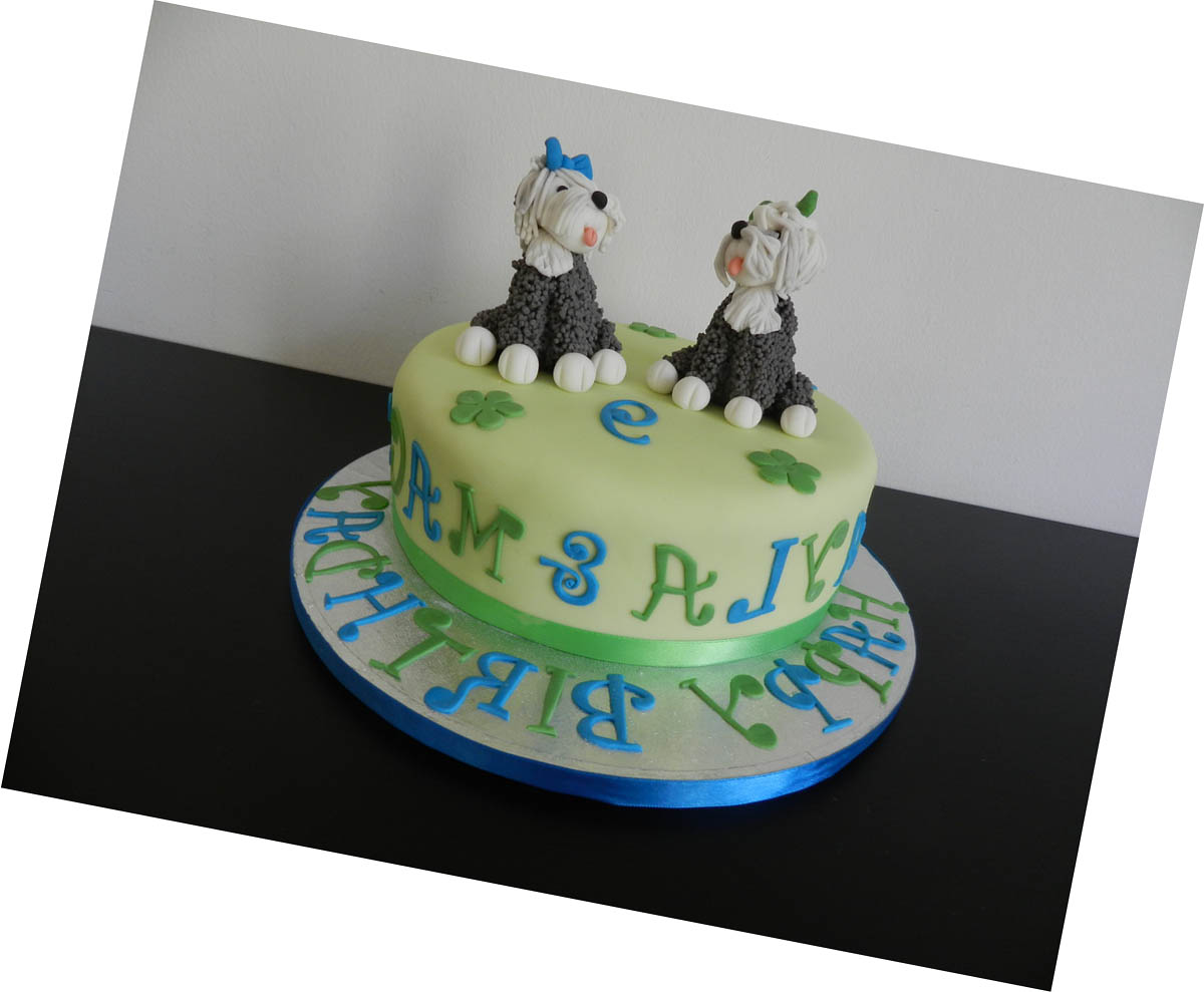 customized cake dubai